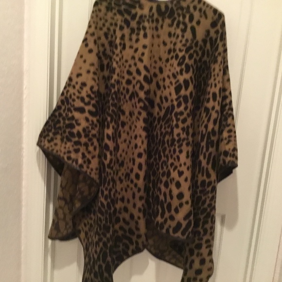 Animal print cape - Picture 1 of 3